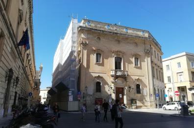 San Cataldo, scivola per strada e chiede danni per 160mila euro