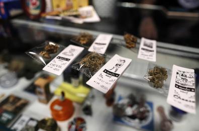 Bari, stop alla vendita della cannabis light: quale futuro per i rivenditori?