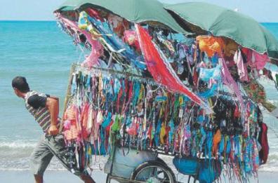Porto Cesareo, sotto sequestro 2000 articoli destinati alla vendita sulla spiaggia