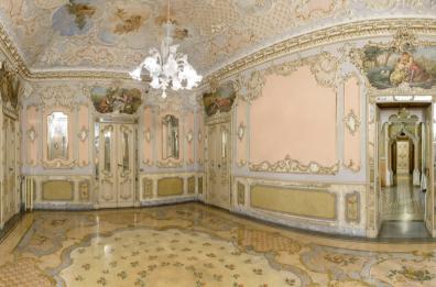 Bari, i fasti e l'eleganza della «nuova» Sala Rosa di Palazzo Fizzarotti