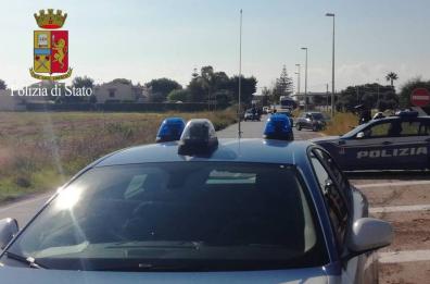 Senza patente, non si ferma all'alt: denunciato a Taranto