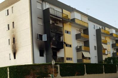 La casa brucia, si lancia dal balcone per salvarsi: paura a Bari