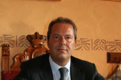 Bufera su Spina, ostriche e suite: i rimborsi d’oro dell’ex sindaco di Bisceglie