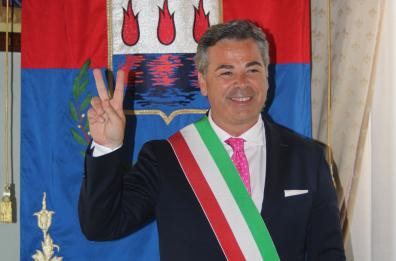 Coronavirus, sindaco di Foggia dona sua indennità a bisognosi