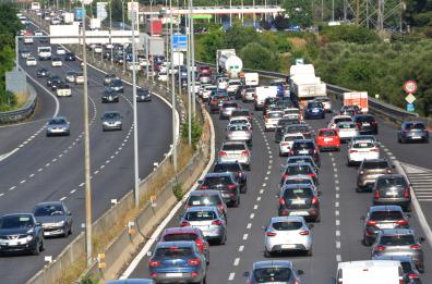 Bari, traffico e lunghe code per due incidenti in Tangenziale
