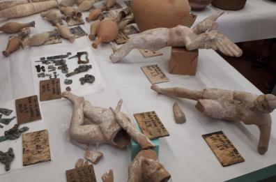 Taranto, dal sottosuolo emerge una tomba a camera del II sec. a.C. 