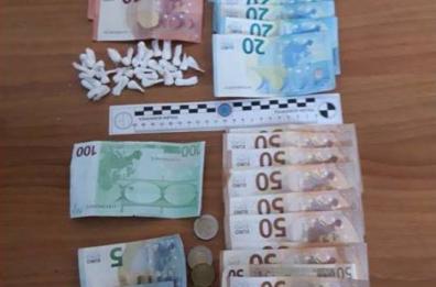 Taranto, sorpresi a spacciare cocaina: in arresto zio e nipote