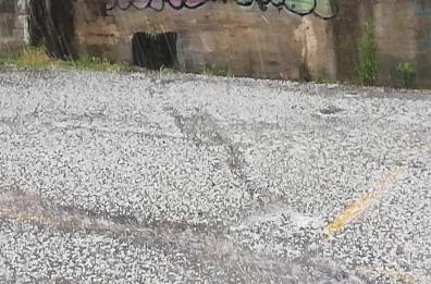 Potenza bombardata dalla grandine: auto rimaste in panne