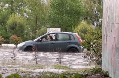 Potenza finisce sott'acqua: strade allagate come fiumi in piena