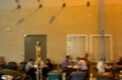 Bari, chiude il cinema Abc, davanti spuntano sedie e tavolini: controlli