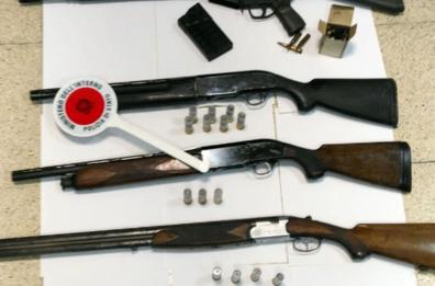 Foggia, aveva un arsenale di armi nel bagagliaio dell'auto: arrestato 50enne
