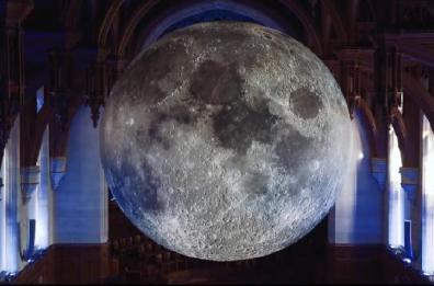La Luna in miniatura sbarca a Bari, in anteprima «Museum of the moon»