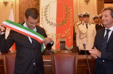 Bari, Decaro proclamato sindaco bis: lacrime a Palazzo di Città 