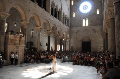 Solstizio d'estate a Bari, la magia di luce si ripete in Cattedrale