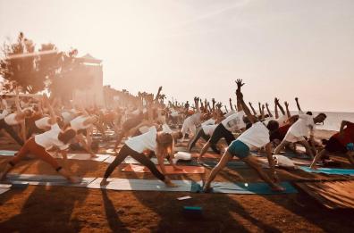 International Yoga Day, ecco il saluto al sole di Torre Quetta 