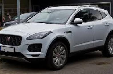Bari, tenta di rubare una Jaguar con una chiave elettronica criptata: arrestato