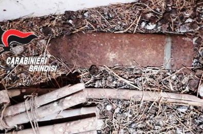 Scoperta ad Ostuni: in un sottotetto spunta ordigno della II Guerra Mondiale