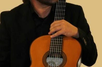 Lucera, nascondeva hashish nella chitarra: carabinieri lo scoprono
