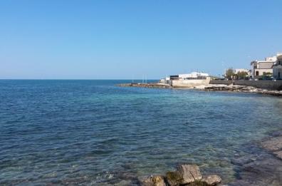 Santo Spirito, rischia di annegare in mare: 22enne salvato da poliziotto