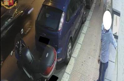 Taranto, tenta furto in gioielleria, ripreso dalle telecamere: denunciato