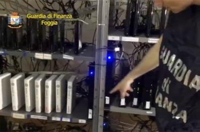 Foggia, decoder abusivi e smart tv "pirata" nei bar: 13 gestori denunciati
