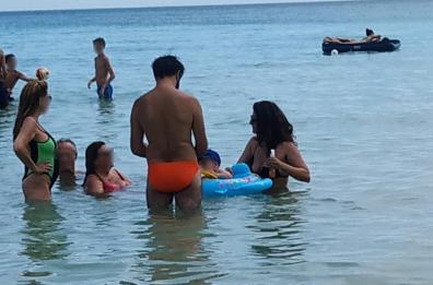 Negramaro, Lele al mare con la famiglia dopo il grande spavento