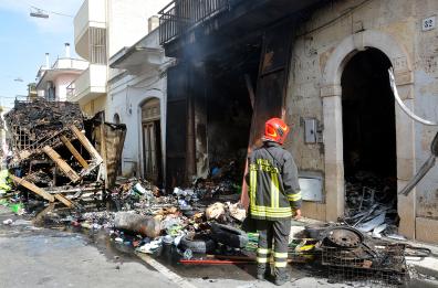 Noicattaro, appartamento in fiamme: salve 4 persone