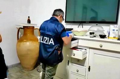 Grottaglie, dal 2015 estorcono denaro a un imprenditore agricolo: 8 arresti