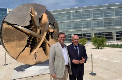 Bari, scultura di Pomodoro davanti a sede Consiglio Regionale