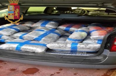Fermato sulla A14 a Bitonto con 54kg di droga in auto: arrestato un albanese