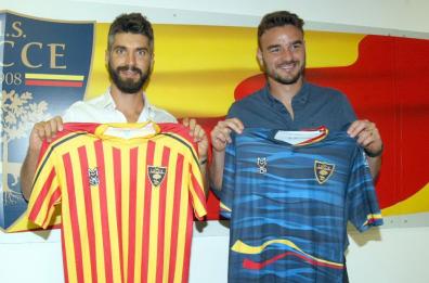 Lecce, presentati il portiere Gabriel e il difensore Rossettini: i convocati al ritiro di Santa Cristina