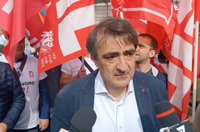 Sciopero generale nazionale del settore privato: a Bari in piazza Prefettura Cgil e Uil