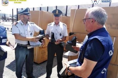 Porto Brindisi: sequestrate 18mila Dr. Martens false, 3 denunce