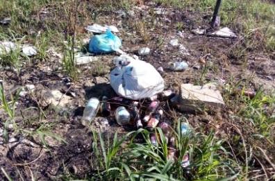 Plastica, sedie e tubi: la periferia di Noicattaro invasa dai rifiuti