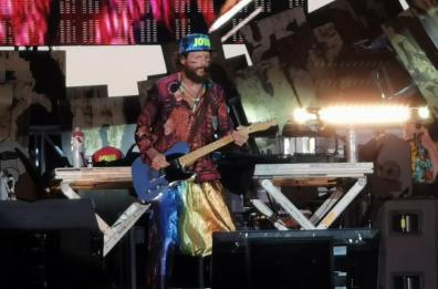 Jovanotti contro gli ambientalisti: «Sul Jova Beach solo una miriade di caz***e»