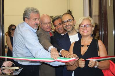 Foggia, Emiliano inaugura la Biblioteca di Comunità