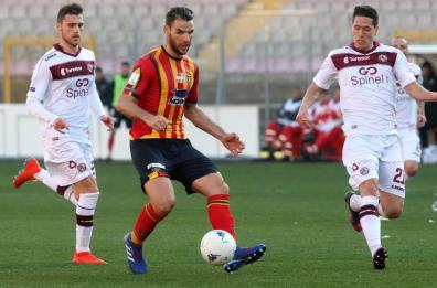 Lecce calcio, al via domani il ritiro: Tachtsidis positivo al Covid resta in Grecia 