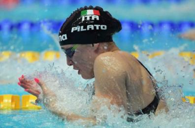Mondiali nuoto, super Benny Pilato: a 14 anni è medaglia d'argento nei 50 rana
