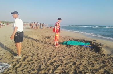 Ugento, mare mosso: uomo annega, i figli salvati dai bagnanti