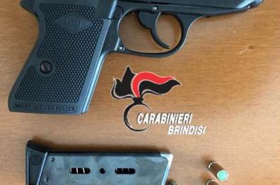 Erchie, mostra pistola giocattolo e si spaccia per cc: denunciato 38enne