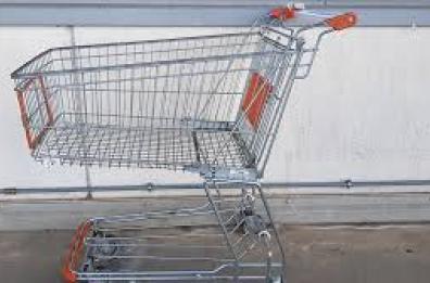 I cupi pensieri di quando sei in coda al supermercato