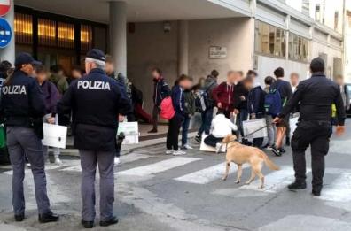 Scuole sicure, Viminale: in Puglia 2 arresti e 13 violazioni