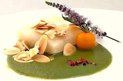 Baccalà scottato con mandorle tostate su crema di piselli