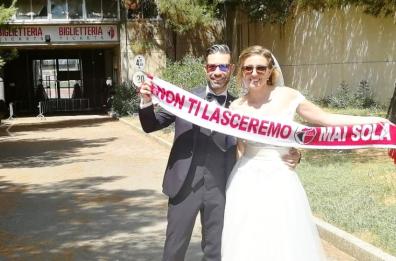 Bari, sposini si abbonano nel giorno del matrimonio. Arriva in prestito Ferrari