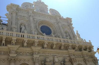 Lecce, Santa Croce «liberata», turisti in estasi