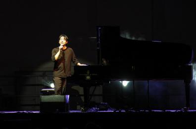 Yiruma incanta la Puglia, tra duetti e improvvisazioni. Il 9 agosto bis a Otranto