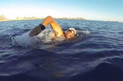 Da Catalina a Los Angeles a nuoto per 36 km di notte: la sfida del pugliese Di Pierro