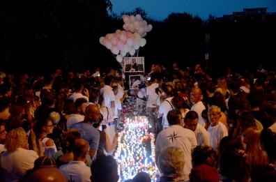 Bari, luci e palloncini: in migliaia alla fiaccolata in memoria di Giorgia