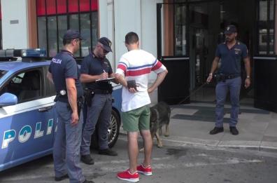Bari, palpeggia turista coreana nella stazione centrale: denunciato 60enne
