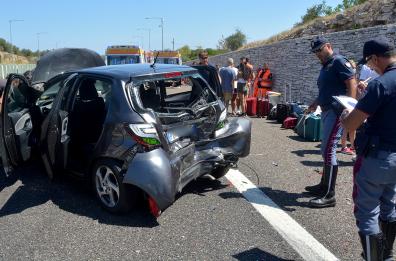 Bari, tamponamento a catena sul raccordo autostradale: traffico in tilt